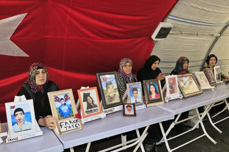 Evlat nöbetindeki baba: Oğlum, seni almadan buradan kalkmayacağım