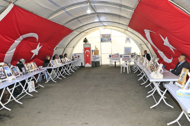 Evlat nöbetindeki baba: Oğlum, seni almadan buradan kalkmayacağım