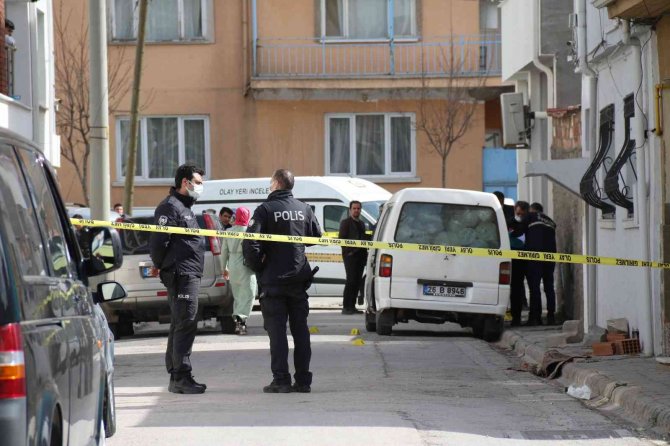 Halı satıcıları arasındaki silahlı kavga kanlı bitti: 1 ölü