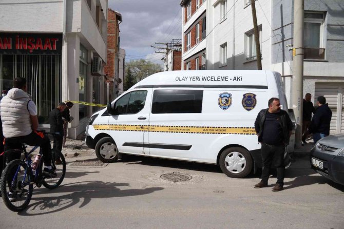 Halı satıcıları arasındaki silahlı kavga kanlı bitti: 1 ölü