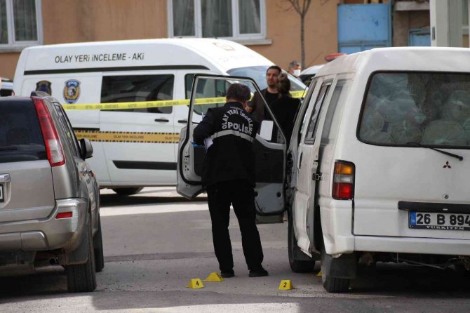 Halı satıcıları arasındaki silahlı kavga kanlı bitti: 1 ölü