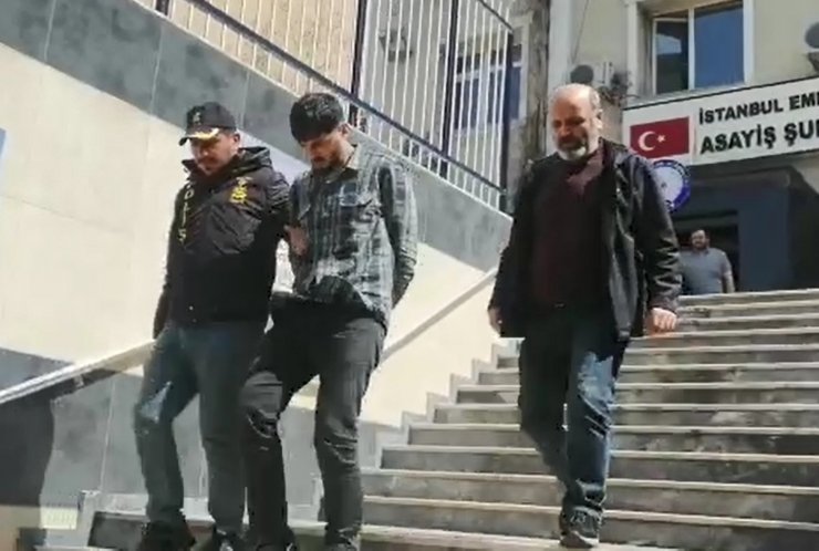 Hırsızların otomobillerinde yakalandıkları operasyon kamerada