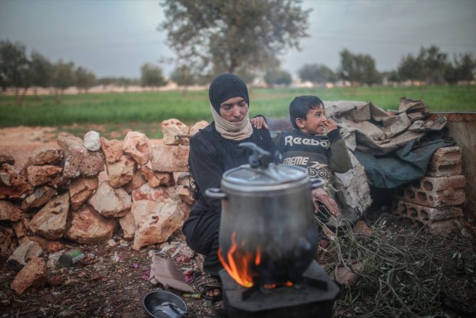 İdlib'deki kamplarda ramazan ayının ilk iftarı yapıldı