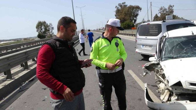 Kararsız sürücü karayolunu savaş alanına çevirdi: 2 yaralı