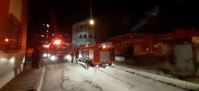 Metruk binada çıkan yangın mahalleliyi korkuttu