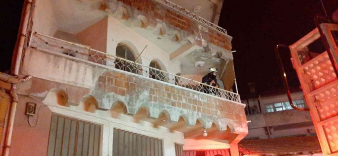 Metruk binada çıkan yangın mahalleliyi korkuttu