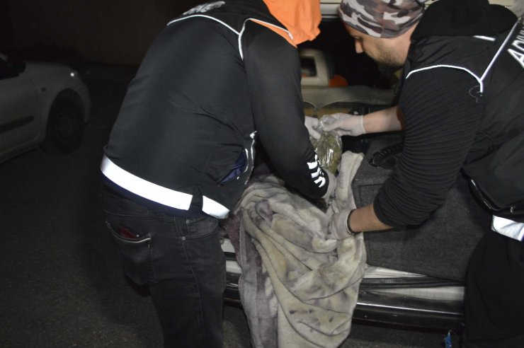 'Mirro' 1 kilo uyuşturucu buldu; 3 gözaltı