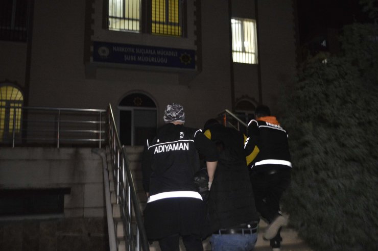 'Mirro' 1 kilo uyuşturucu buldu; 3 gözaltı