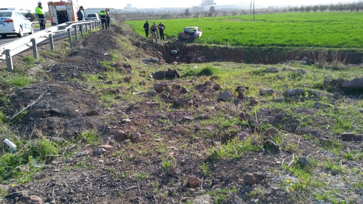 Otomobil devrildi: 3 yaralı