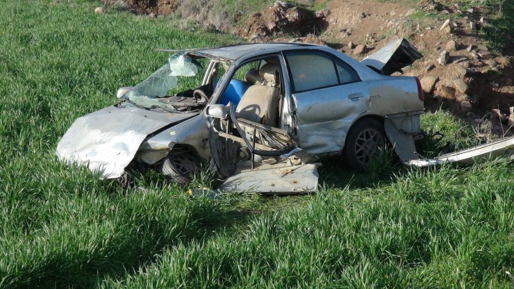 Otomobil devrildi: 3 yaralı