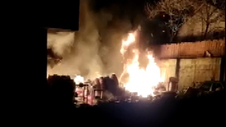 Plastik malzemelerin olduğu depoda yangın