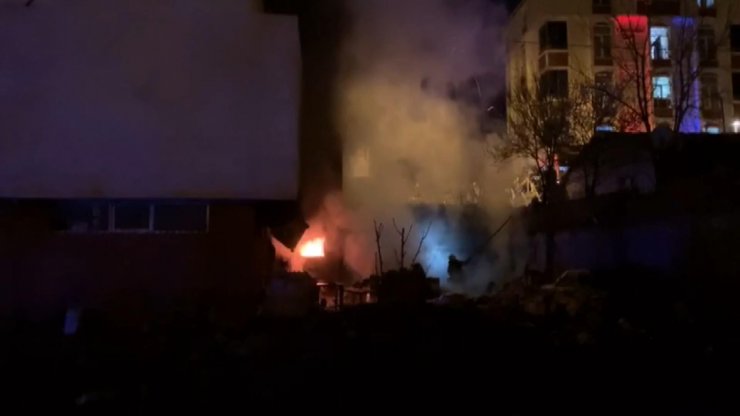 Plastik malzemelerin olduğu depoda yangın