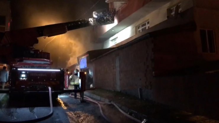 Plastik malzemelerin olduğu depoda yangın