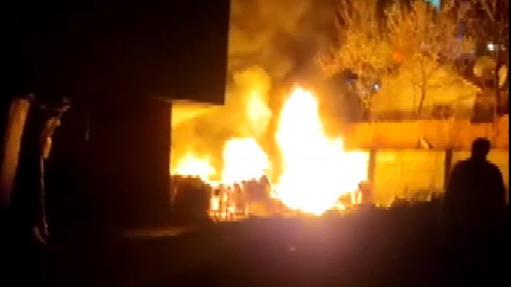 Plastik malzemelerin olduğu depoda yangın