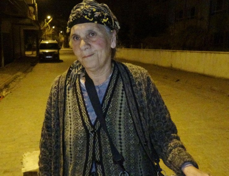 Sahura 'Davulcu Teyze' ile uyanıyorlar