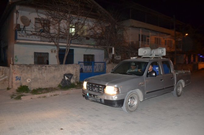 Sahura ilahiler ile kalkıyorlar