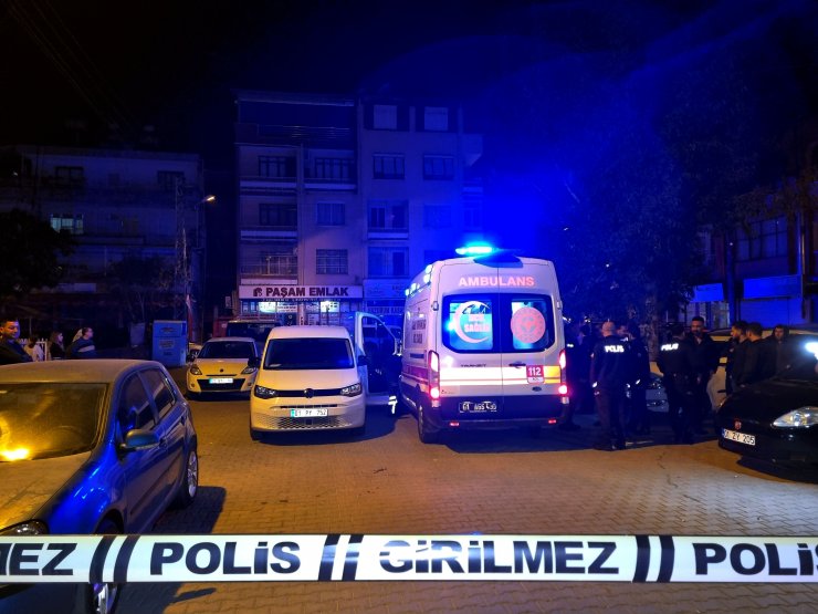 Sokak ortasında silahlı çatışma: 1 ölü, 2 yaralı