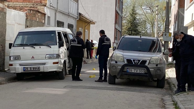 Sokakta vuruldu, hastanede öldü