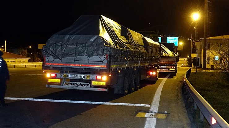 TEM otoyolunda geri manevra yapan sürücü, yardımcı olan babasını ezdi