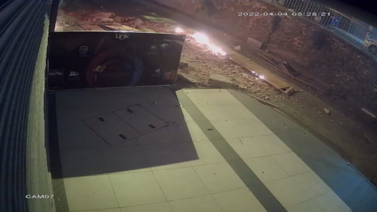 4 katlı kapalı otoparktaki patlama kamerada