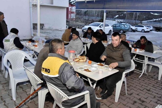 Bu köyden iftar yapmadan ‘Geçit’ yok