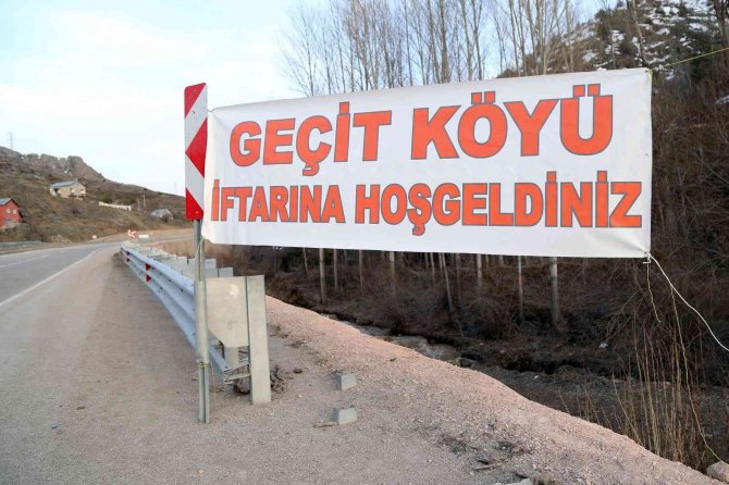 Bu köyden iftar yapmadan ‘Geçit’ yok