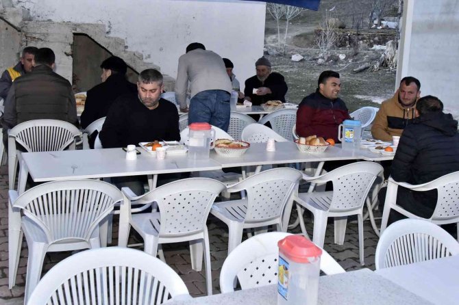 Bu köyden iftar yapmadan ‘Geçit’ yok