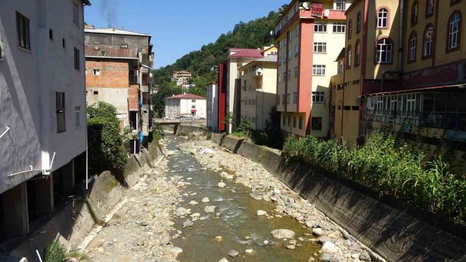 Dere yataklarındaki 446 ev sel ve taşkın riski altında