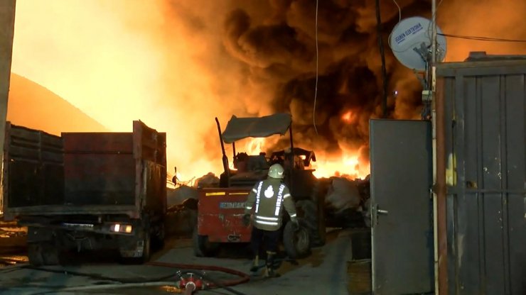 Geri dönüşüm tesisi alevlere teslim oldu