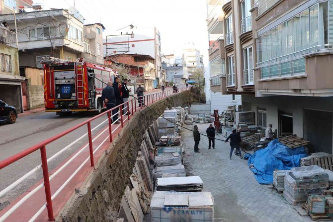 İnşaat malzemeleri deposunda yangın