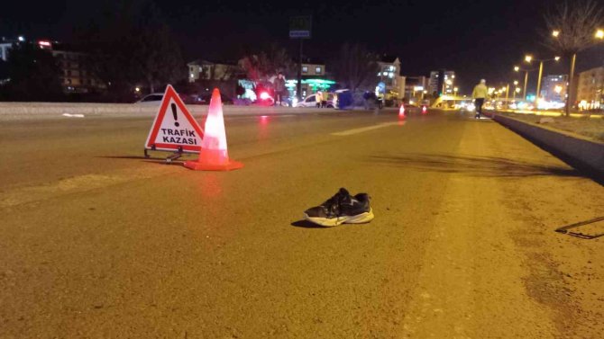 Otomobil çarpan genç ağır yaralandı