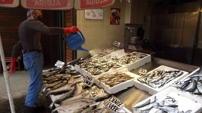 Ramazanda balığa ilgi az olunca fiyatlar geriledi