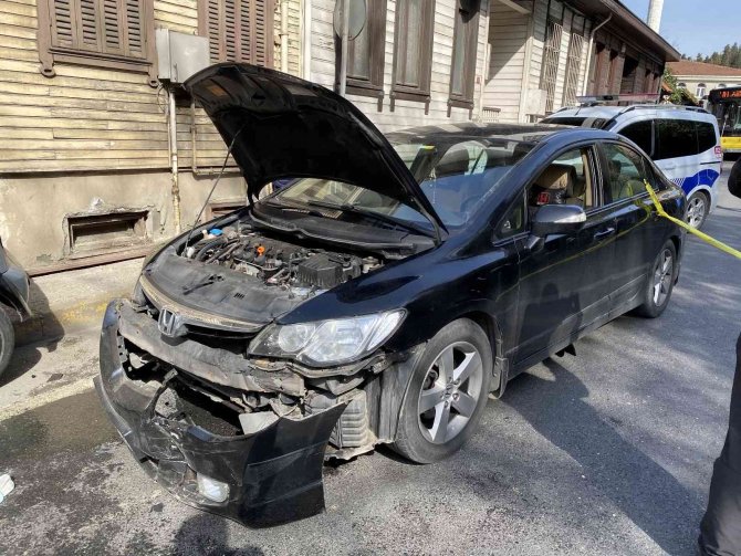 Servis minibüsü ile otomobil kafa kafaya çarpıştı: 1 yaralı