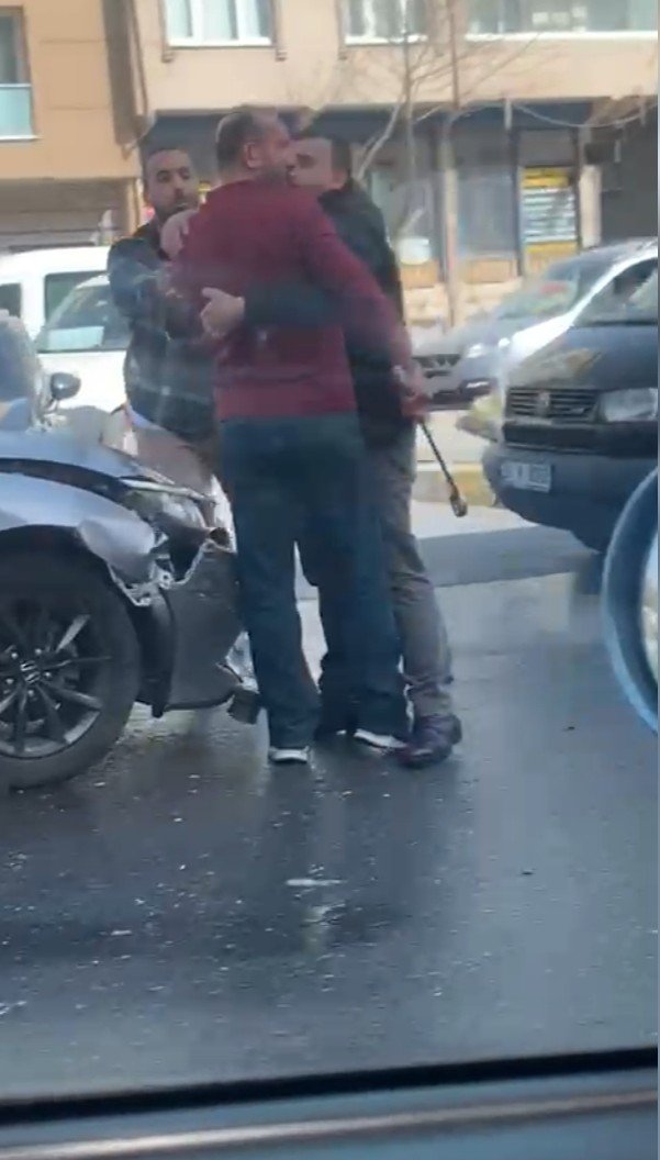 Sürücülerin kavgaları kamerada