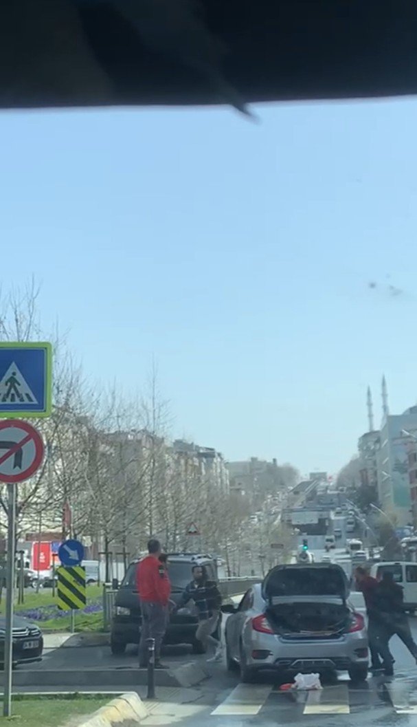 Sürücülerin kavgaları kamerada