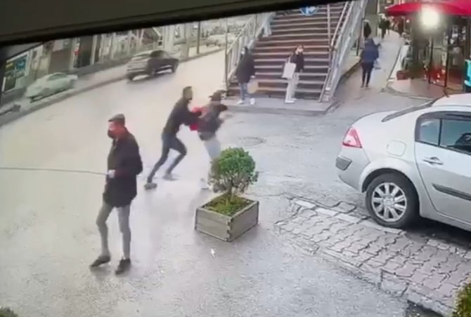 Takip ettiği kadını silahla öldürdü, ardından kendi kafasına sıktı