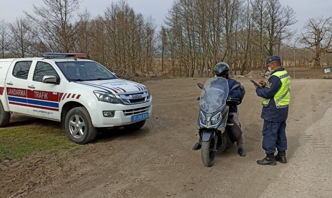 147 motosiklet sürücü tek tek denetlendi