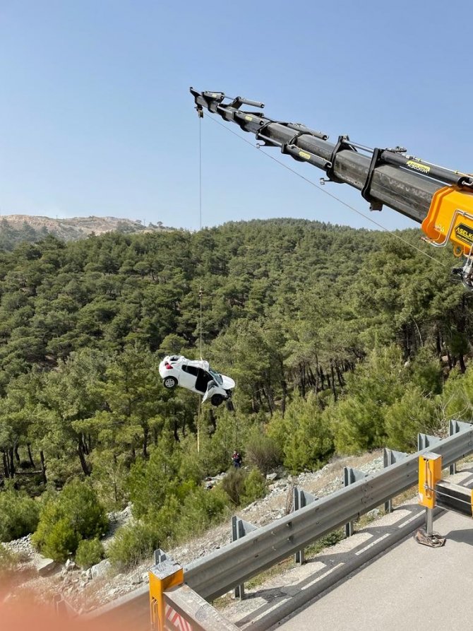 36 saattir kayıp olan öğretmen kaza yaptığı arabada bulundu