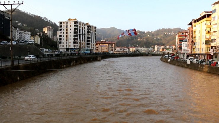 Ani kar erimeleri derelerde taşkın riskini artırdı