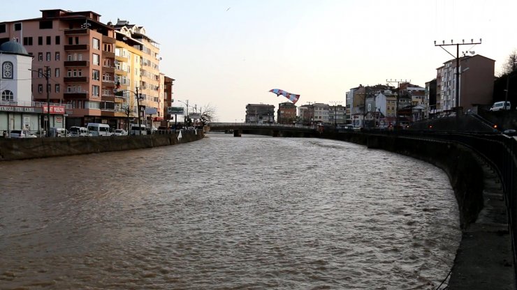 Ani kar erimeleri derelerde taşkın riskini artırdı
