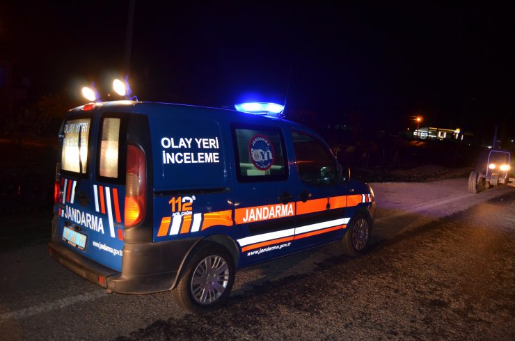 Annesi ve ağabeyi öldürüp, mezarlıkta intihar etti