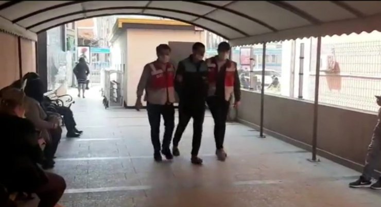 Annesini benzinle yakmaya çalışan şüpheli tutuklandı 