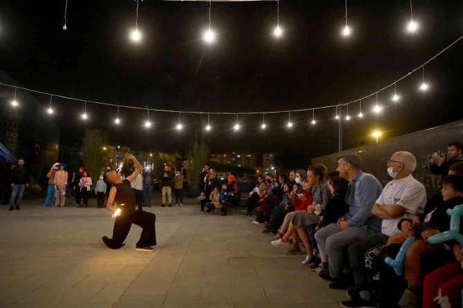 Ateş gösterileri nefes kesti