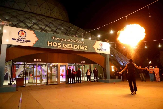 Ateş gösterileri nefes kesti