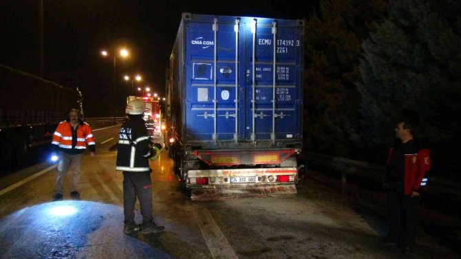 Balatadan çıkan alev önce tırın lastiklerini sonra konteyneri yaktı