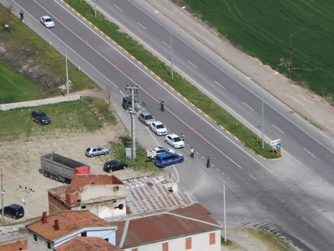 Balıkesir’de jandarma trafiği havadan denetledi