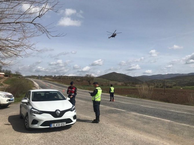 Balıkesir’de jandarma trafiği havadan denetledi