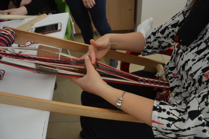 Geleneksel dokuma yöntemi "çarpana"yı gelecek kuşaklara aktarıyor