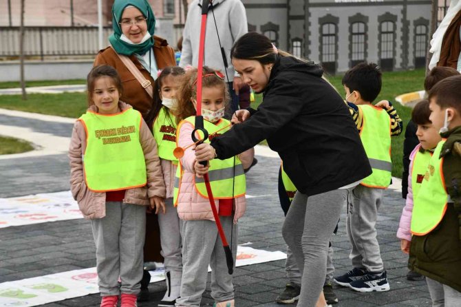 Çocuklara uygulamalı trafik eğitimi verildi