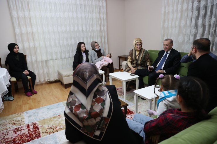 Cumhurbaşkanı Erdoğan Ümraniye'de bir ailenin iftarına konuk oldu